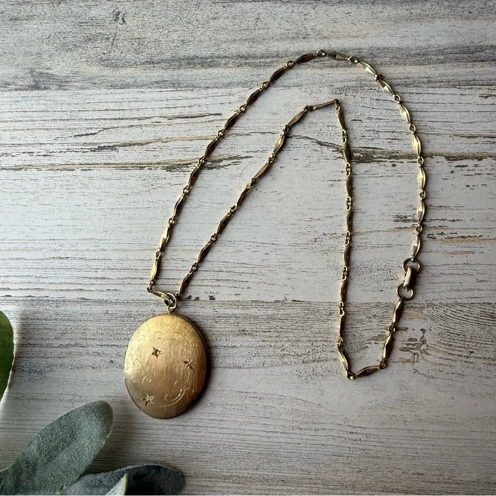Vintage Gold Plated Etched Bar Link Necklace & Large Oval Locket - Picture 3 of 14
